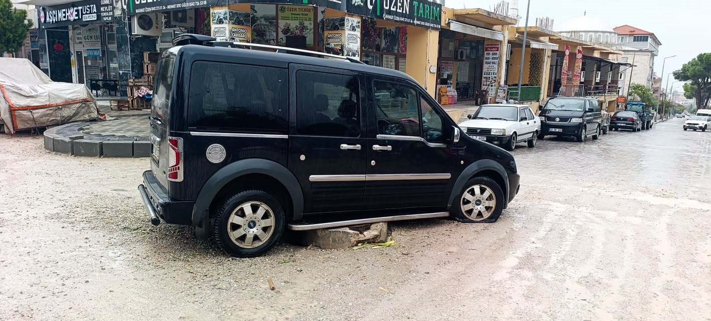 BULDAN’DA ÖNLEMSİZ YOL ÇALIŞMASI KAZAYA DAVETİYE ÇIKARIYOR
