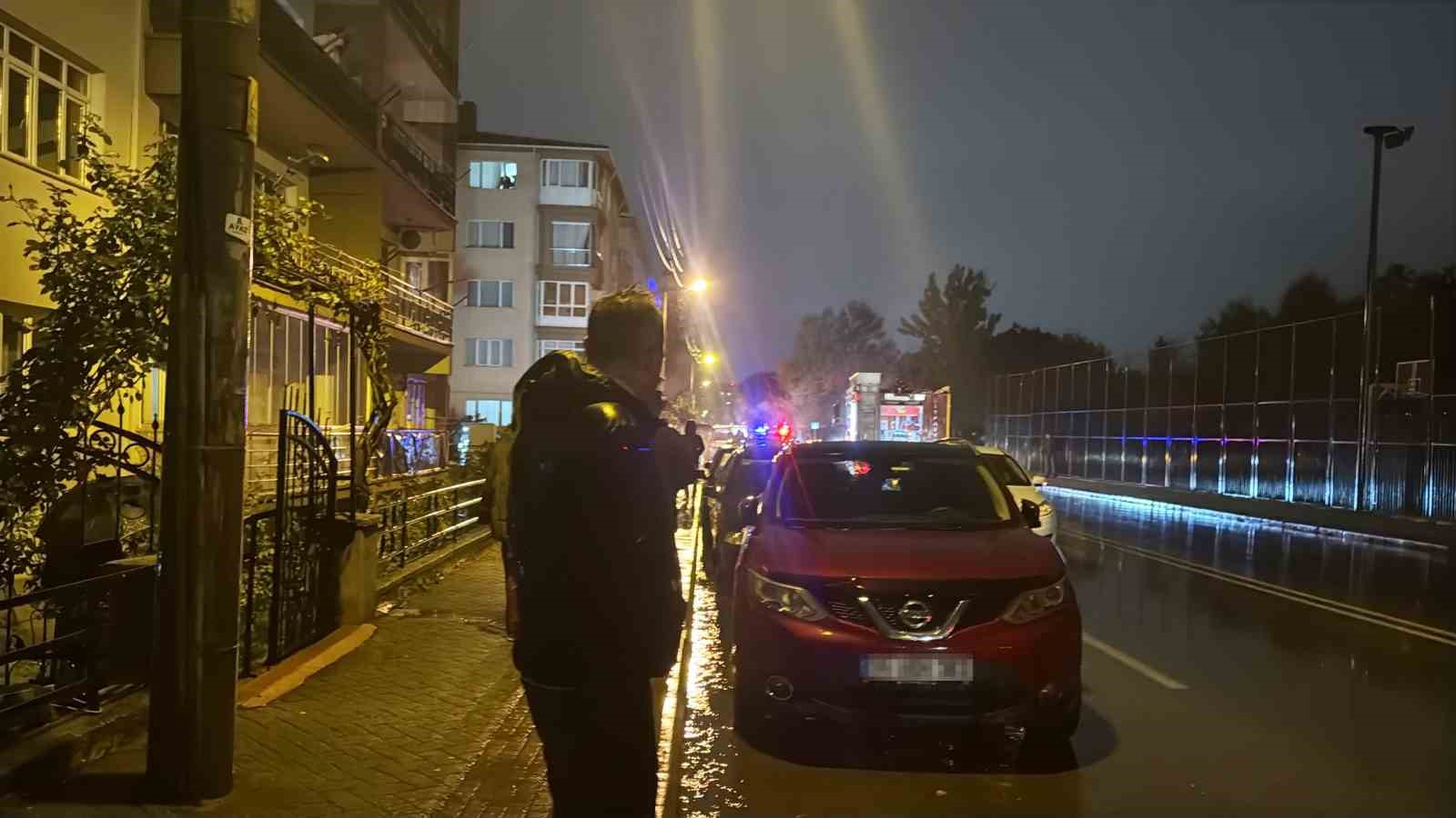KAZA SONRASI 2.27 PROMİL ALKOLLÜ SÜRÜCÜ YANAN ARACINI SİGARA İÇEREK İZLEDİ