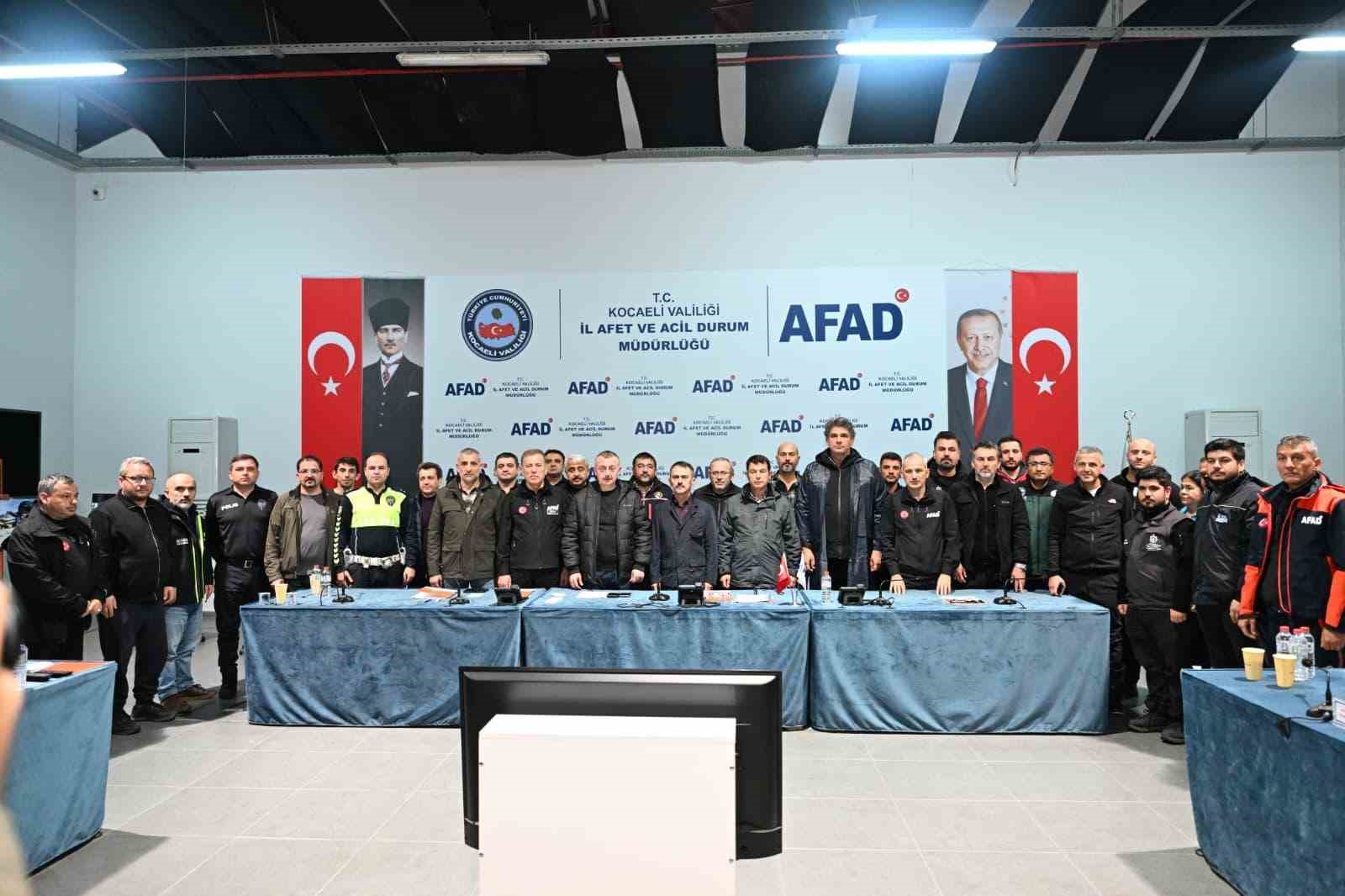 KOCAELİ’DE SAĞANAK SONRASI KRİZ MERKEZİNDE DEĞERLENDİRME TOPLANTISI