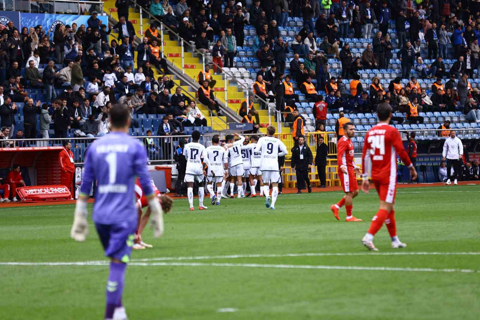 TRENDYOL SÜPER LİG: KASIMPAŞA: 2 - SAMSUNSPOR: 1 (İLK YARI)