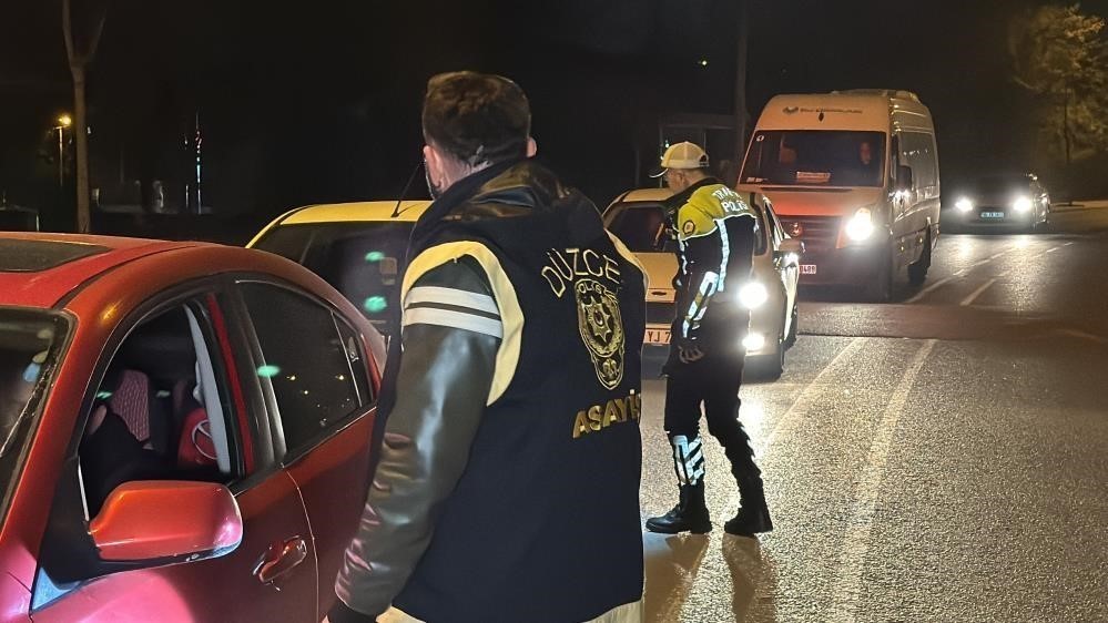 DÜZCE’DE POLİS EKİPLERİ KUŞ UÇURTMUYOR