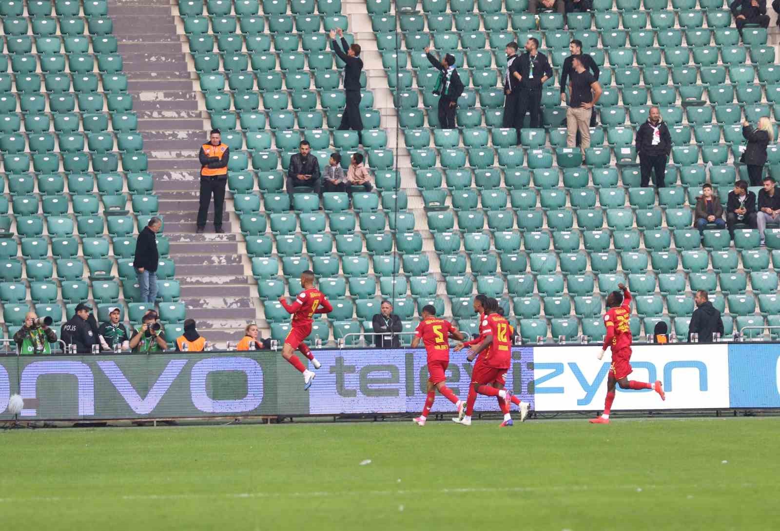 TRENDYOL SÜPER LİG: KOCAELİSPOR: 0 - GÖZTEPE: 1 (İLK YARI)