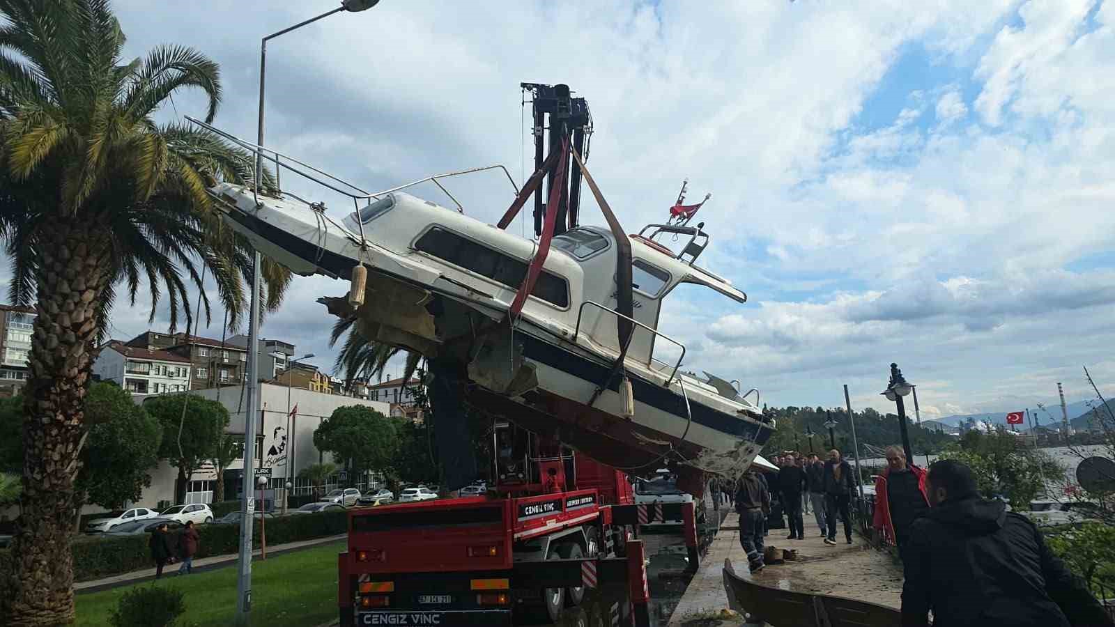FIRTINADA BATAN TEKNE KURTARILDI