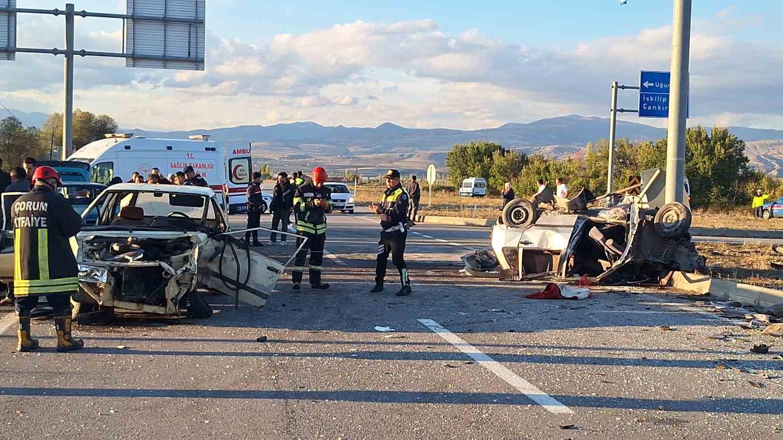 ÇORUM’DA İKİ OTOMOBİL ÇARPIŞTI: 7 YARALI