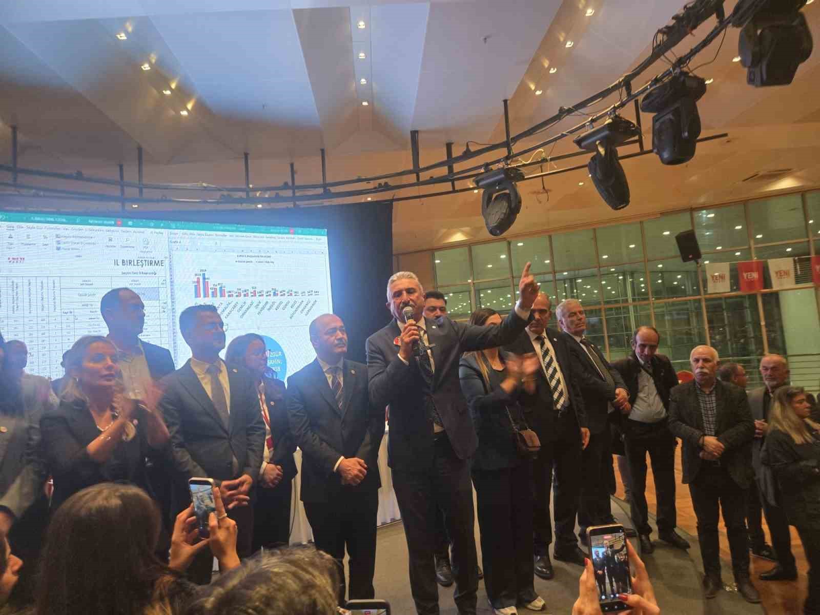 YENİ PARTİ BURSA’DA NİHAT YEŞİLTAŞ GÜVEN TAZELEDİ
