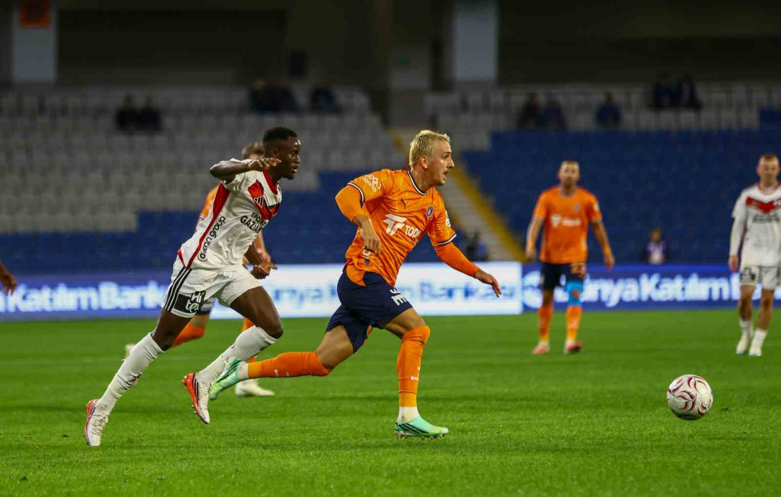 TRENDYOL SÜPER LİG: BAŞAKŞEHİR: 1 - GAZİANTEP FK: 0 (İLK YARI)