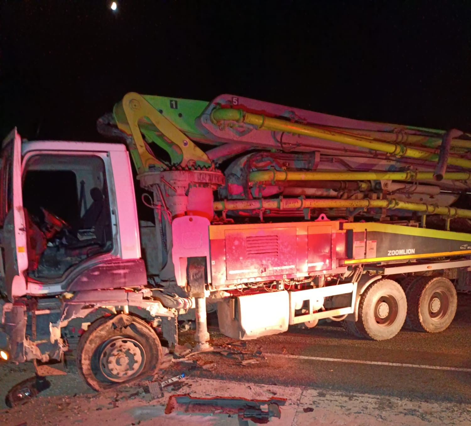 MALATYA’DA BETON MİKSERİ İLE ÇARPIŞAN ARAÇ DEVRİLDİ: 2 YARALI