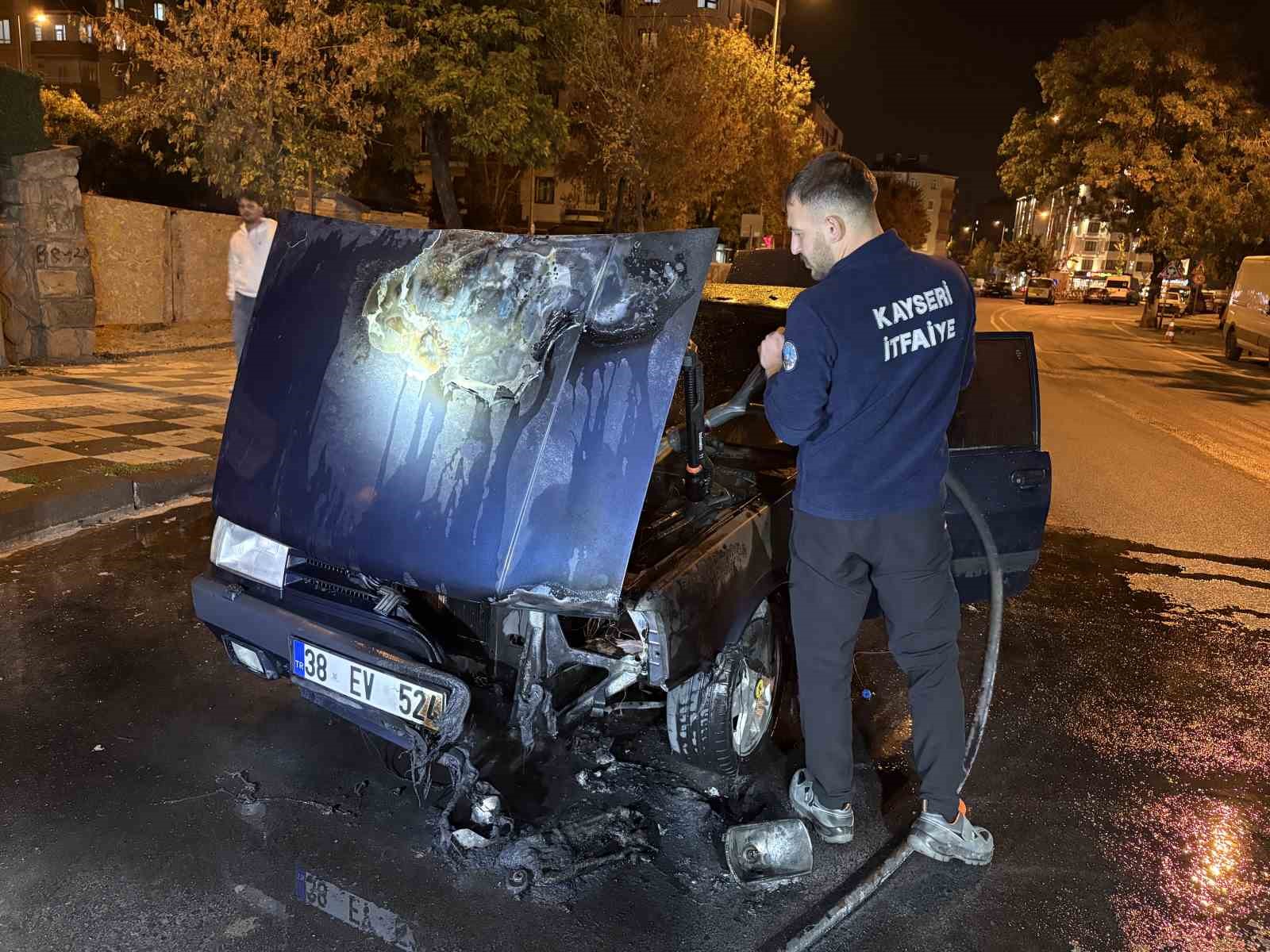 KAYSERİ’DE SEYİR HALİNDEKİ OTOMOBİL ALEV ALDI