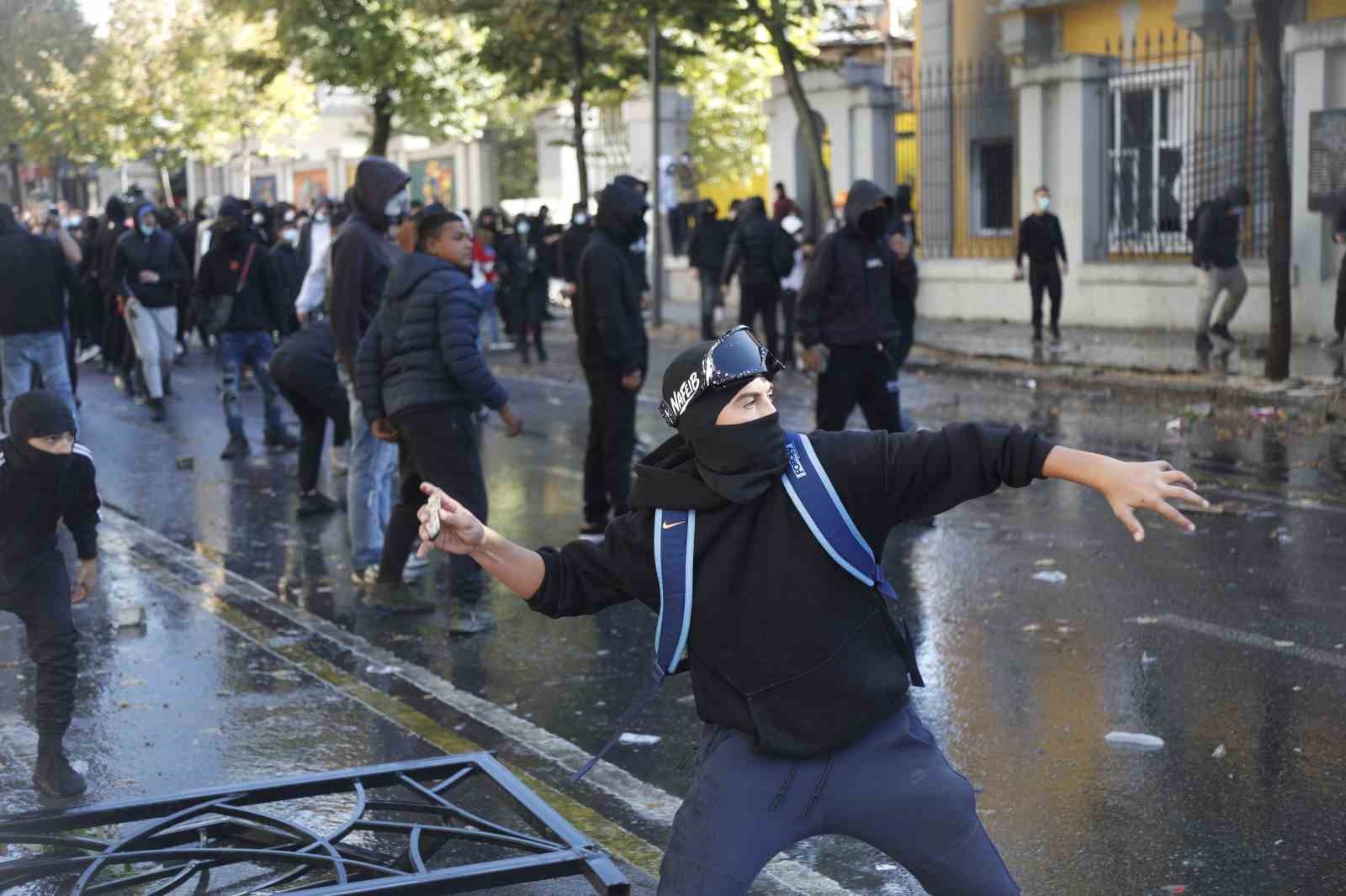 ARNAVUTLUK’TAKİ PROTESTOLAR 6’NCI GÜNÜNDE