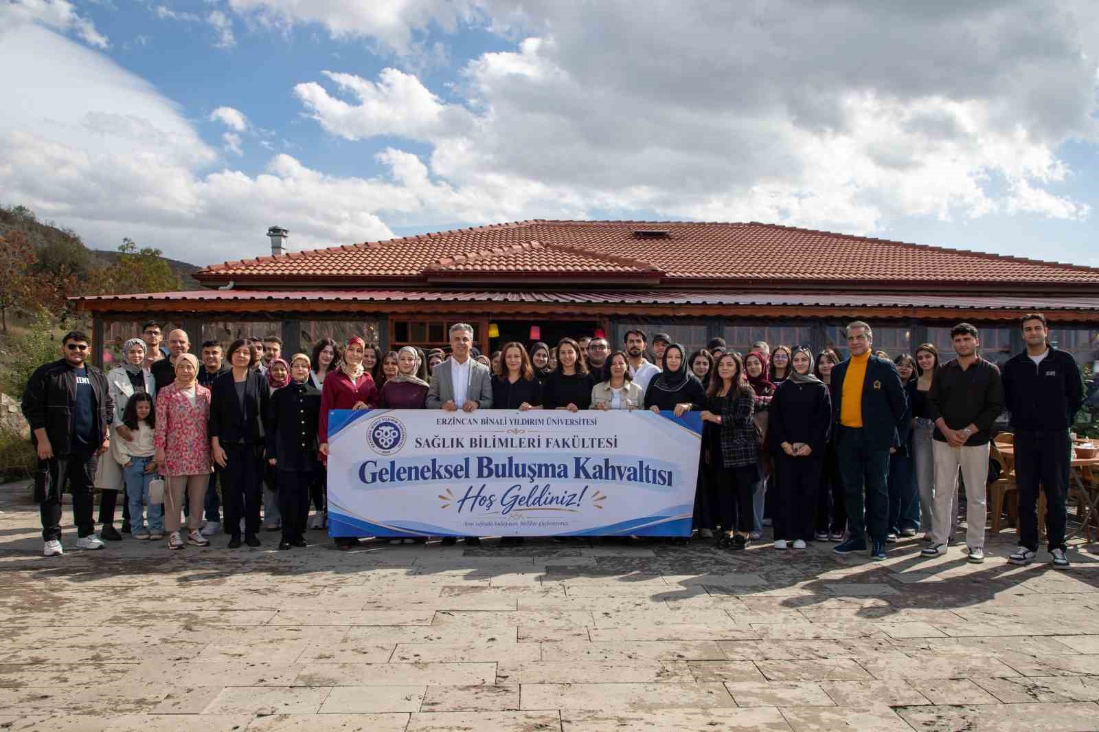 EBYÜ’DE AKADEMİSYENLER VE ÖĞRENCİLER GELENEKSEL KAHVALTIDA BULUŞTU