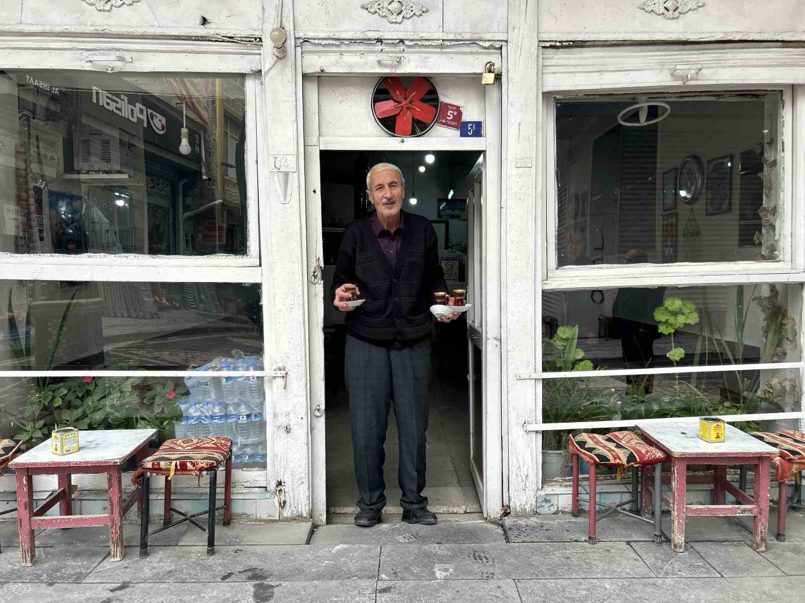 VAN’DA YILLARA MEYDAN OKUYAN KAHVEHANEDE 45 YILLIK EMEK