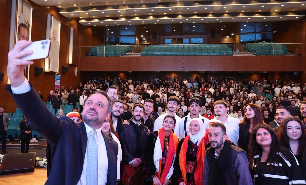 BİSİKLET TOPLULUĞU ÖĞRENCİLERİ "GENÇLER BAKANLIĞINDA" PROGRAMINA KATILDI