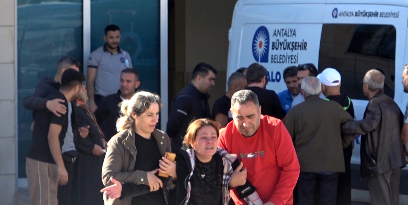 ESKİ AMATÖR FUTBOLCU MASTERLAR TURNUVASI İÇİN GELDİĞİ ANTALYA’DA HAYATINI KAYBETTİ, YAKINLARI GÖZYAŞLARINA BOĞULDU