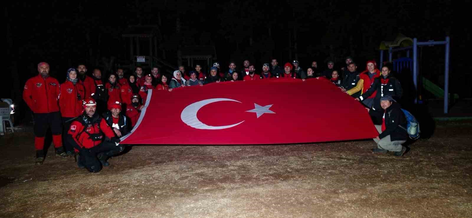 ESKİŞEHİR’DE GECE VAKTİ ZORLU ARAZİ ŞARTLARINDA ARAMA KURTARMA TATBİKATI