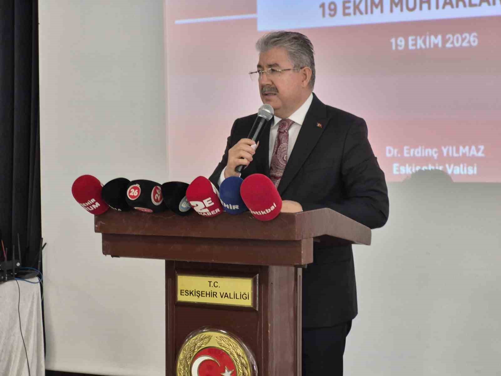 ESKİŞEHİR VALİSİ DR. YILMAZ, MUHTARLARA ’YÜREKTEN İSTİRHAMIMDIR’ DİYE SESLENDİ