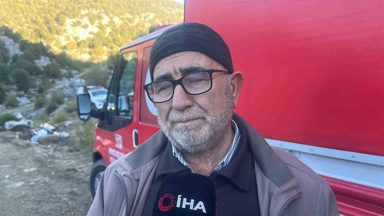 BİR KURTARMA EKİBİ, HELİKOPTERLE MAHSUR KALAN 10 GÖNÜLLÜNÜN YAKININA İNTİKAL ETTİRİLDİ