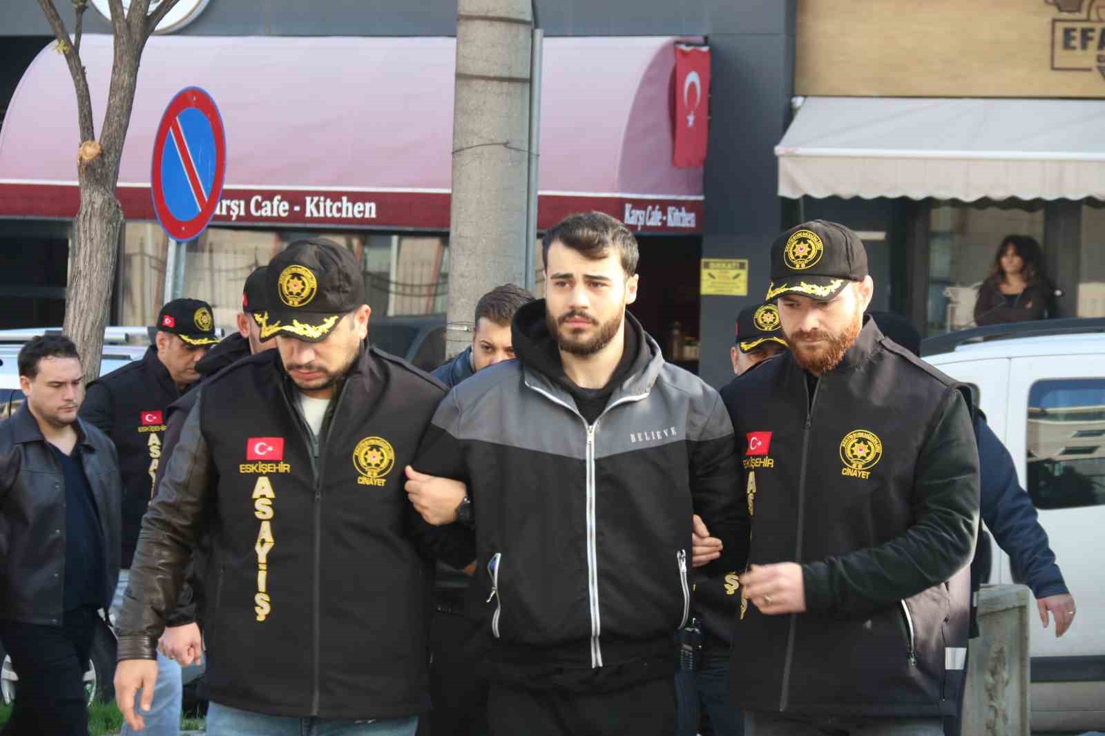 POMPALI TÜFEKLİ CİNAYETİNDE 1 KİŞİ TUTUKLANIRKEN 6 ŞÜPHELİ ADLİ KONTROL ŞARTIYLA SERBEST BIRAKILDI