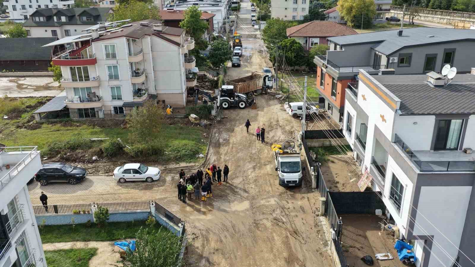 BAŞİSKELE’DE SELİN YARALARI 337 PERSONEL VE 142 ARAÇLA SARILIYOR