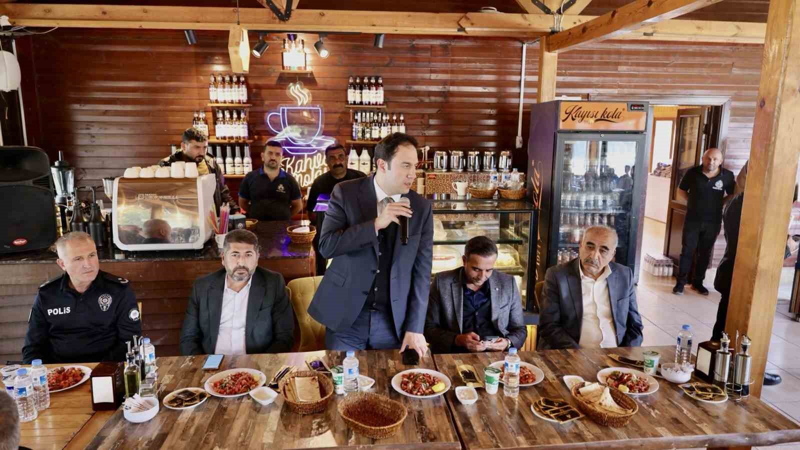 AKÇADAĞ’DA MUHTARLAR GÜNÜ BULUŞMASI