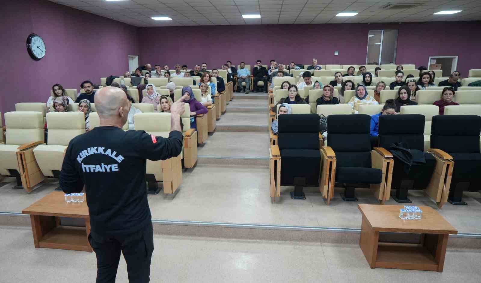 ELEKTRİKLİ ARAÇ KAZALARINDA HAYATİ RİSKLERE KARŞI SAĞLIK PERSONELİNE EĞİTİM