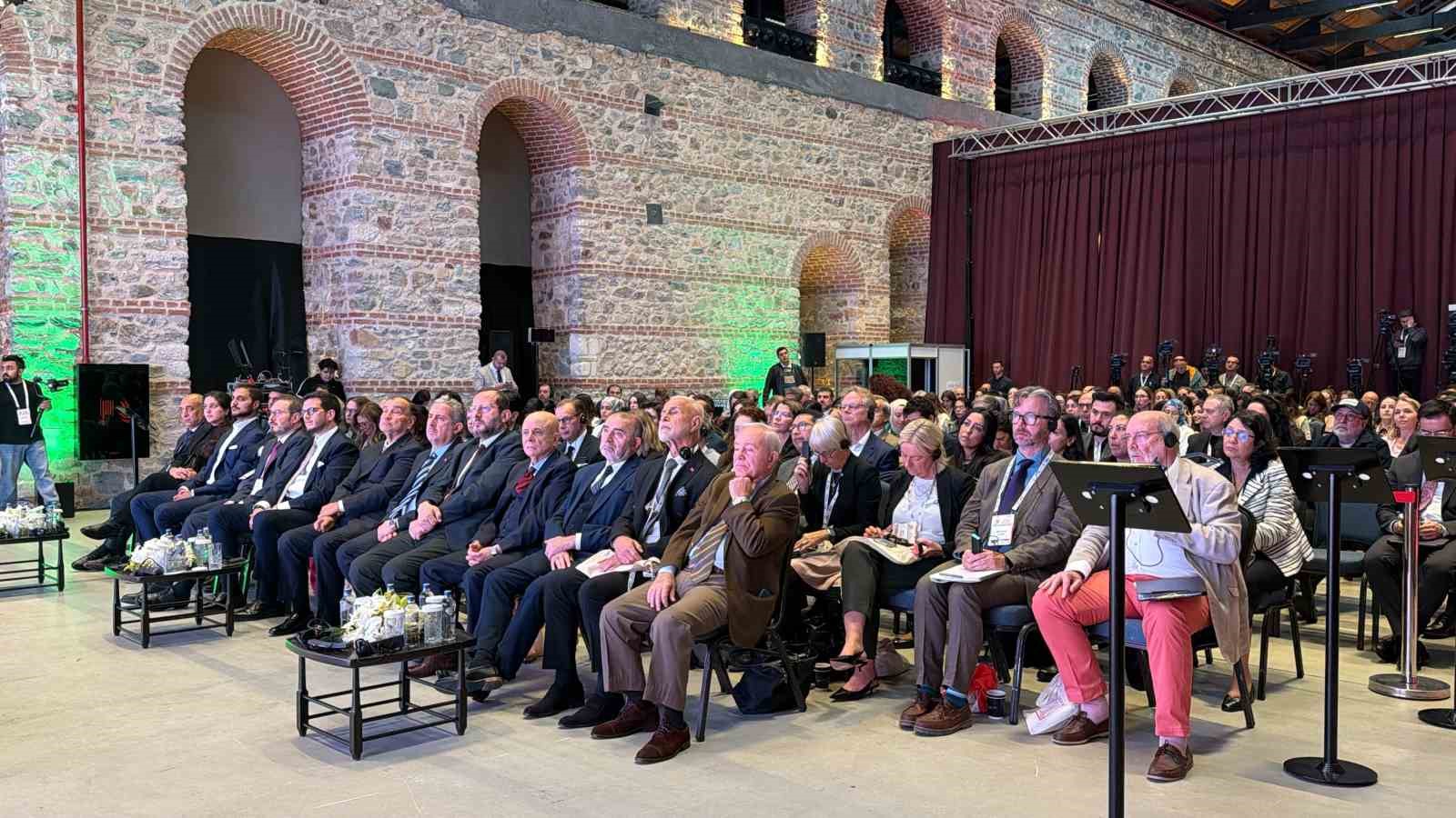 İSTANBUL SCİENCE SUMMİT 2026 ÇOCUKLARIN SAĞLIKLI GELİŞİMİ İÇİN BİLİM İNSANLARINI BULUŞTURDU
