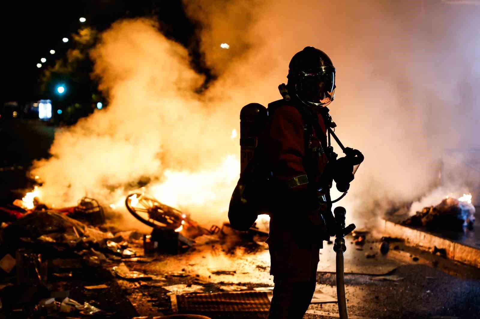 FRANSA’DA 4 KENTTE SOKAĞA ÇIKMA YASAĞI