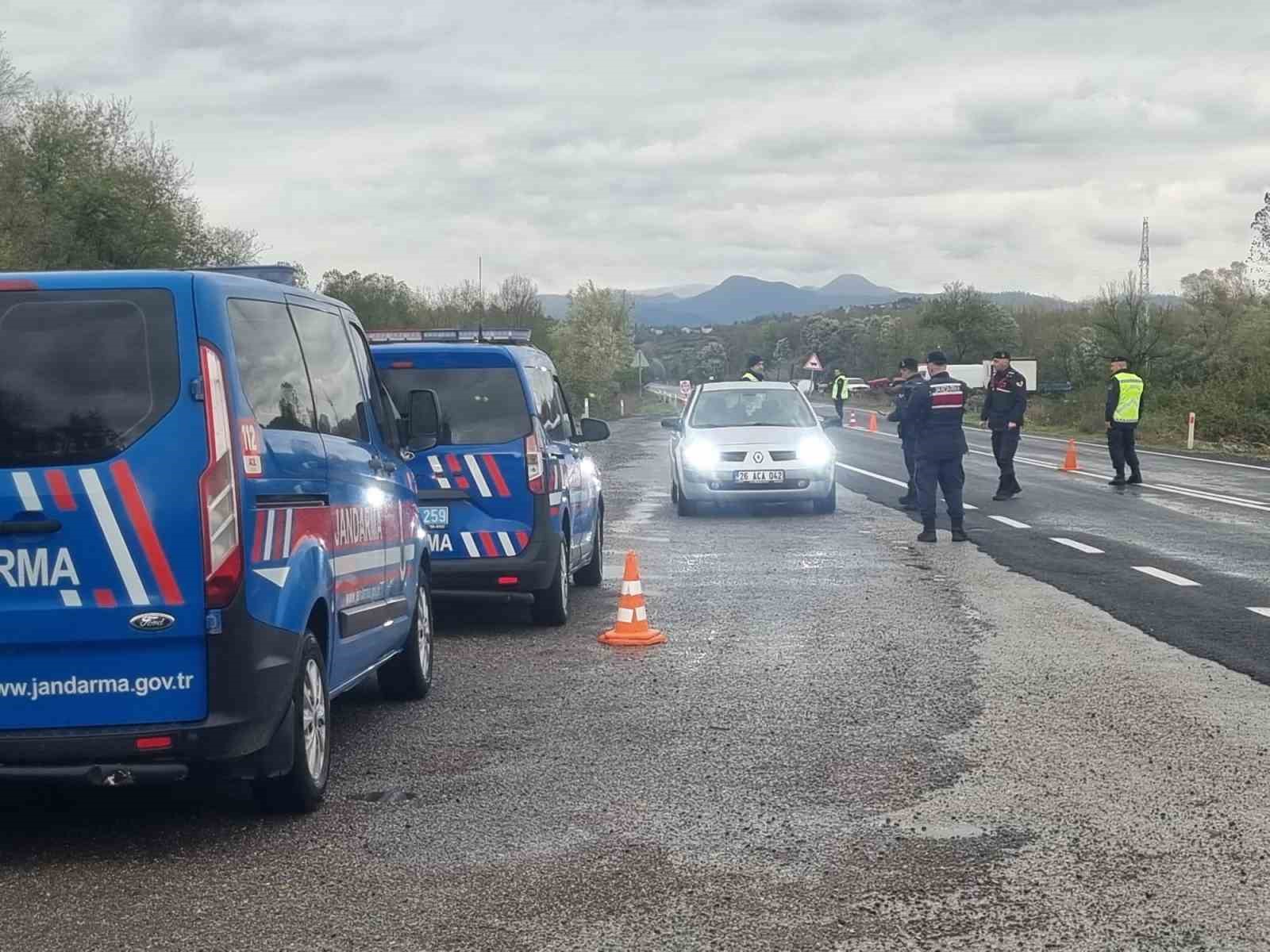 ZONGULDAK’TA JANDARMADAN TRAFİK VE ÇEVRE GÜVENLİĞİ DENETİMİ
