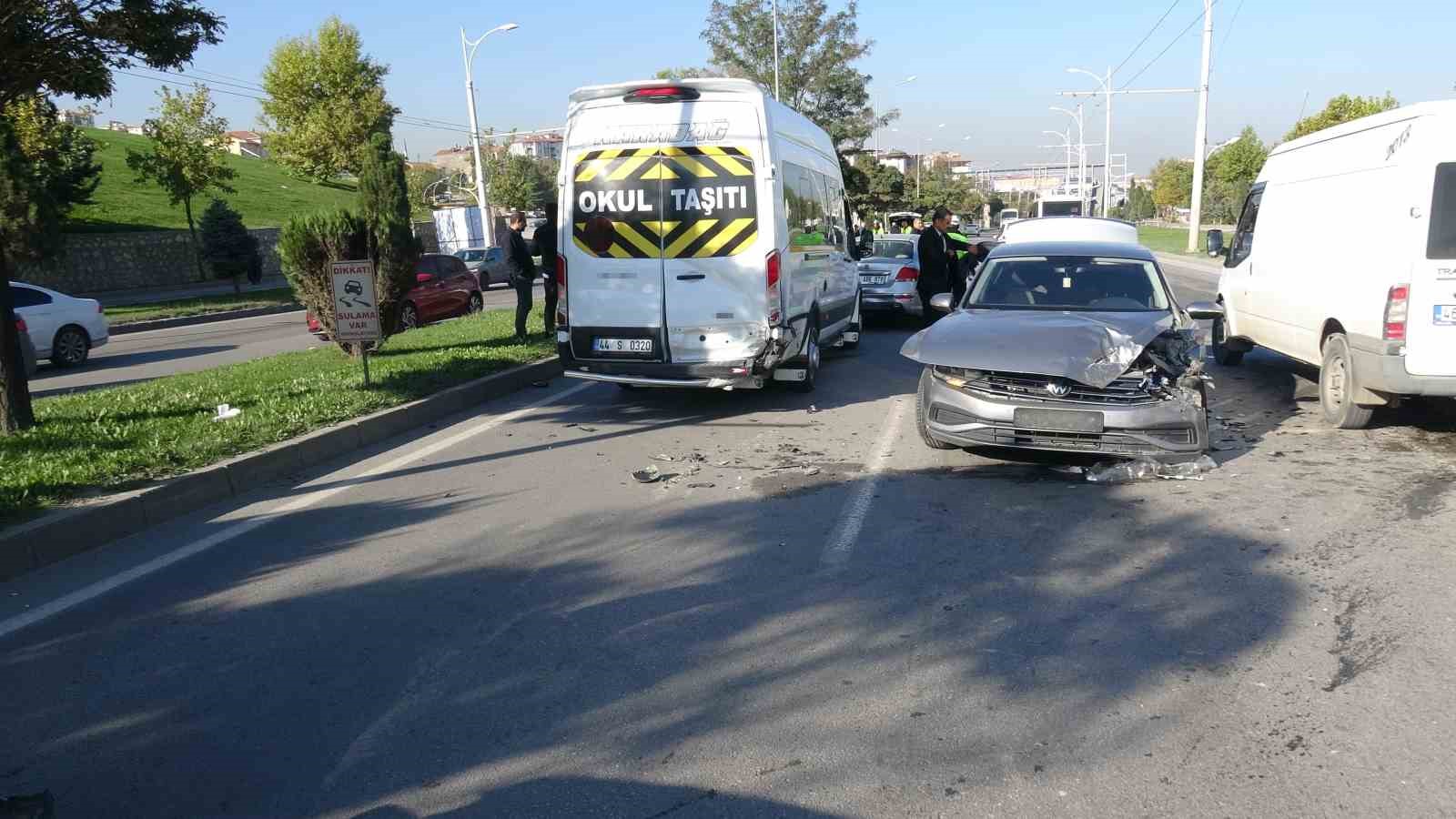 MALATYA’DA 6 ARACIN KARIŞTIĞI KAZADA 3 KİŞİ YARALANDI