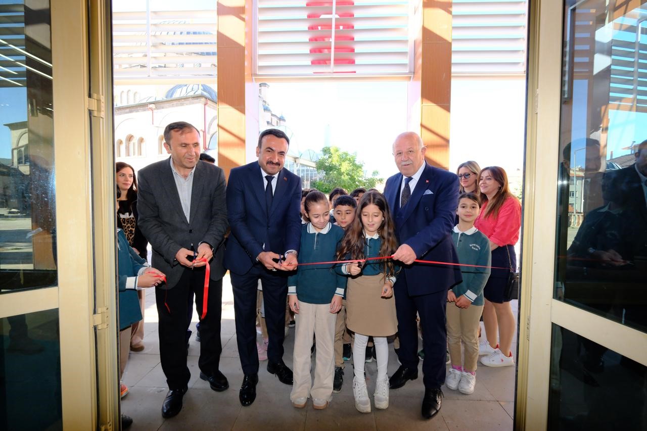 AKDAĞMADENİ KİTAP GÜNLERİ 10 BİN KİTAPLA KAPILARINI AÇTI