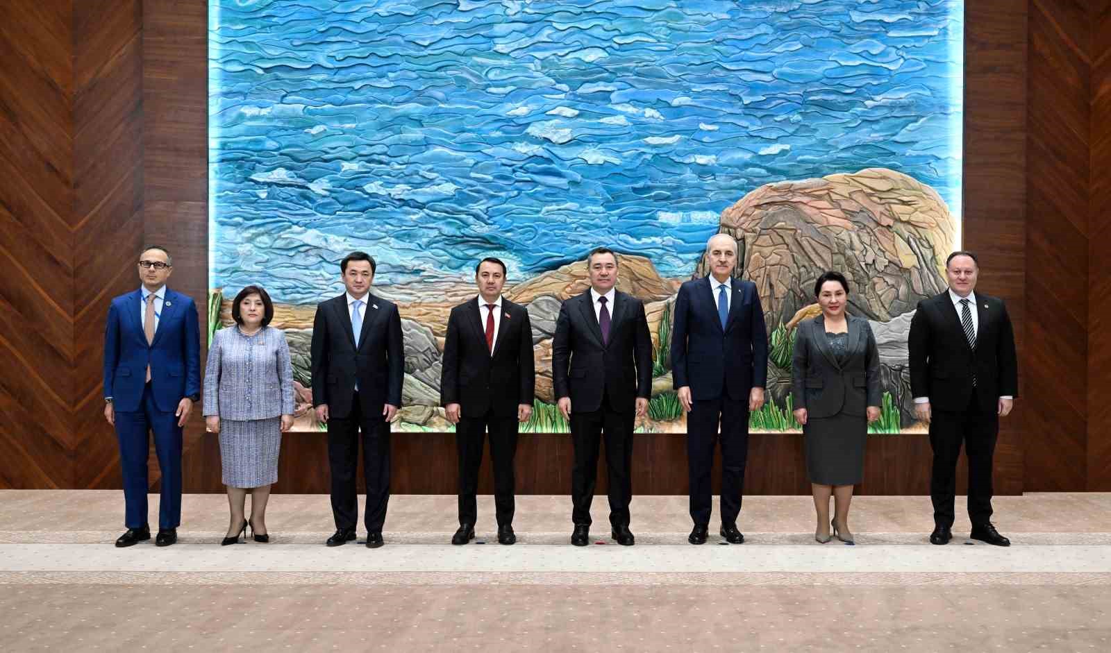 KKTC MECLİS BAŞKANI ÖZTÜRKLER, TÜRKPA AİLE FOTOĞRAFINDA TÜRK DÜNYASI LİDERLERİYLE BİR ARAYA GELDİ
