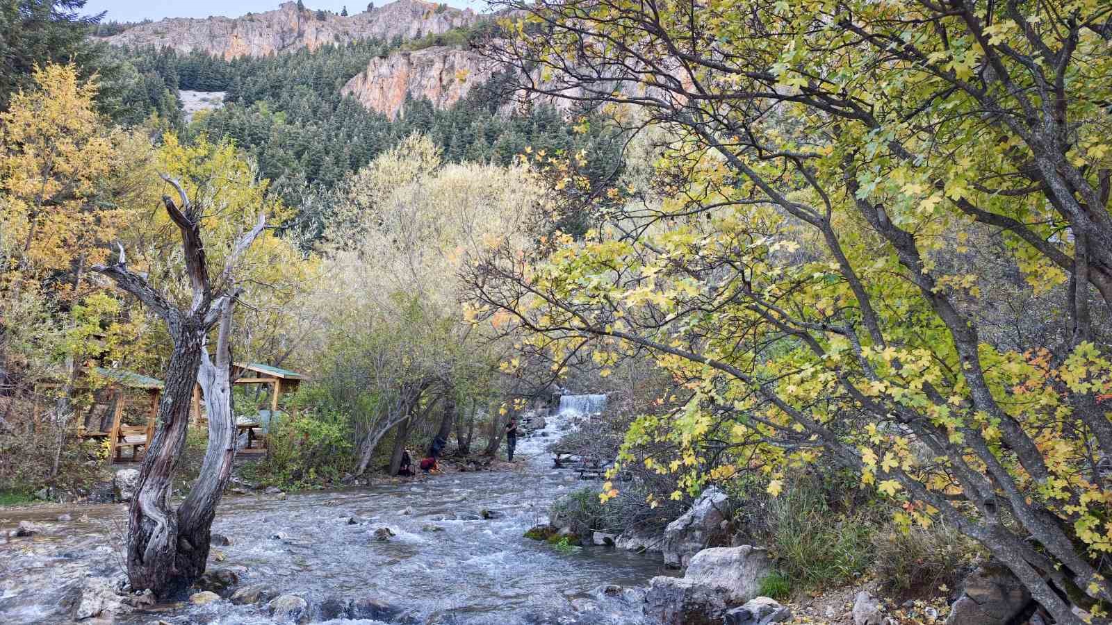 AYGIRDİBİ ŞELALESİ YAZ KALABALIĞININ ARDINDAN YÖRE HALKINI AĞIRLIYOR