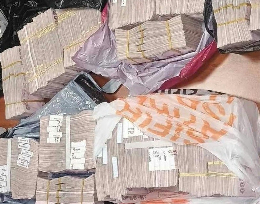 BULGARİSTAN SINIRINDA 4 MİLYON TL ELE GEÇİRİLDİ