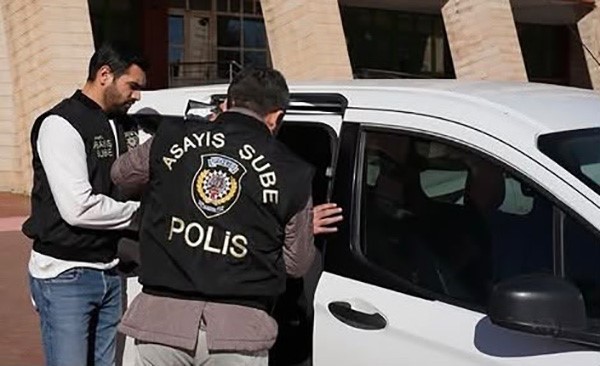 ISPARTA’DA DOLANDIRICILIK VE MOTOSİKLET HIRSIZLIĞI OLAYLARINDA 4 ŞÜPHELİ YAKALANDI