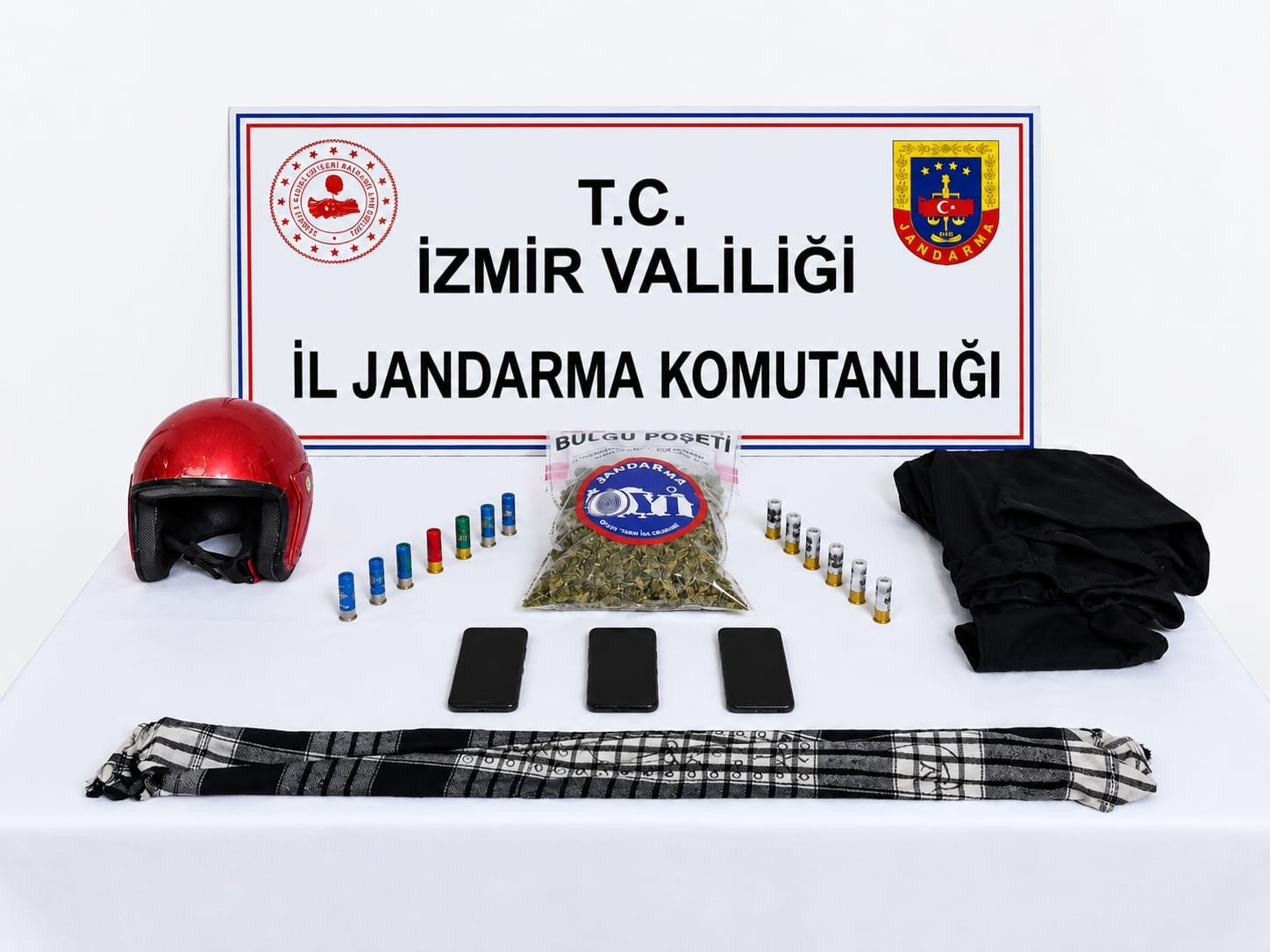 PARK HALİNDEKİ OTOMOBİLLERE ATEŞ EDEN 2 ŞÜPHELİ YAKALANDI