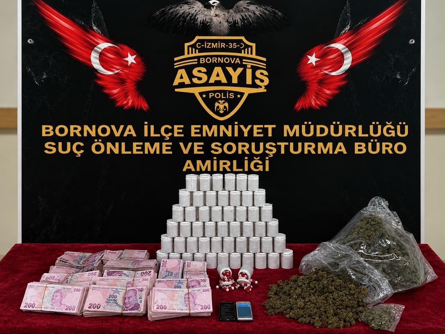 EVDEN BİNLERCE UYUŞTURUCU HAP İLE ESRAR ELE GEÇİRİLDİ