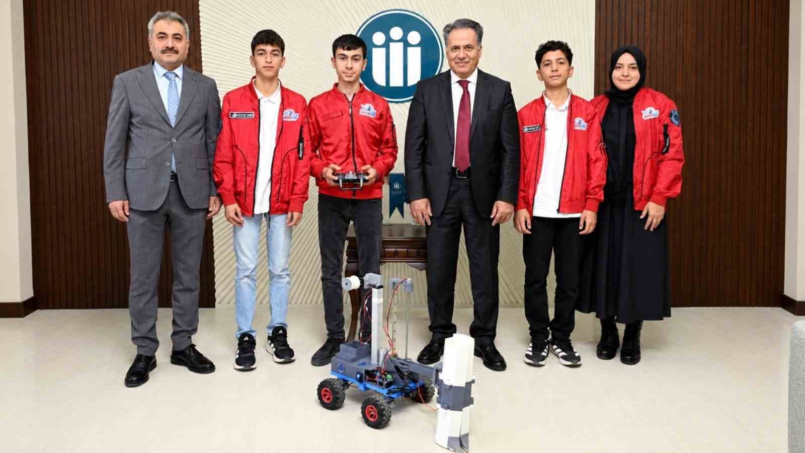 GENÇ BULUŞÇULAR REKTÖR AKPOLAT İLE BULUŞTU