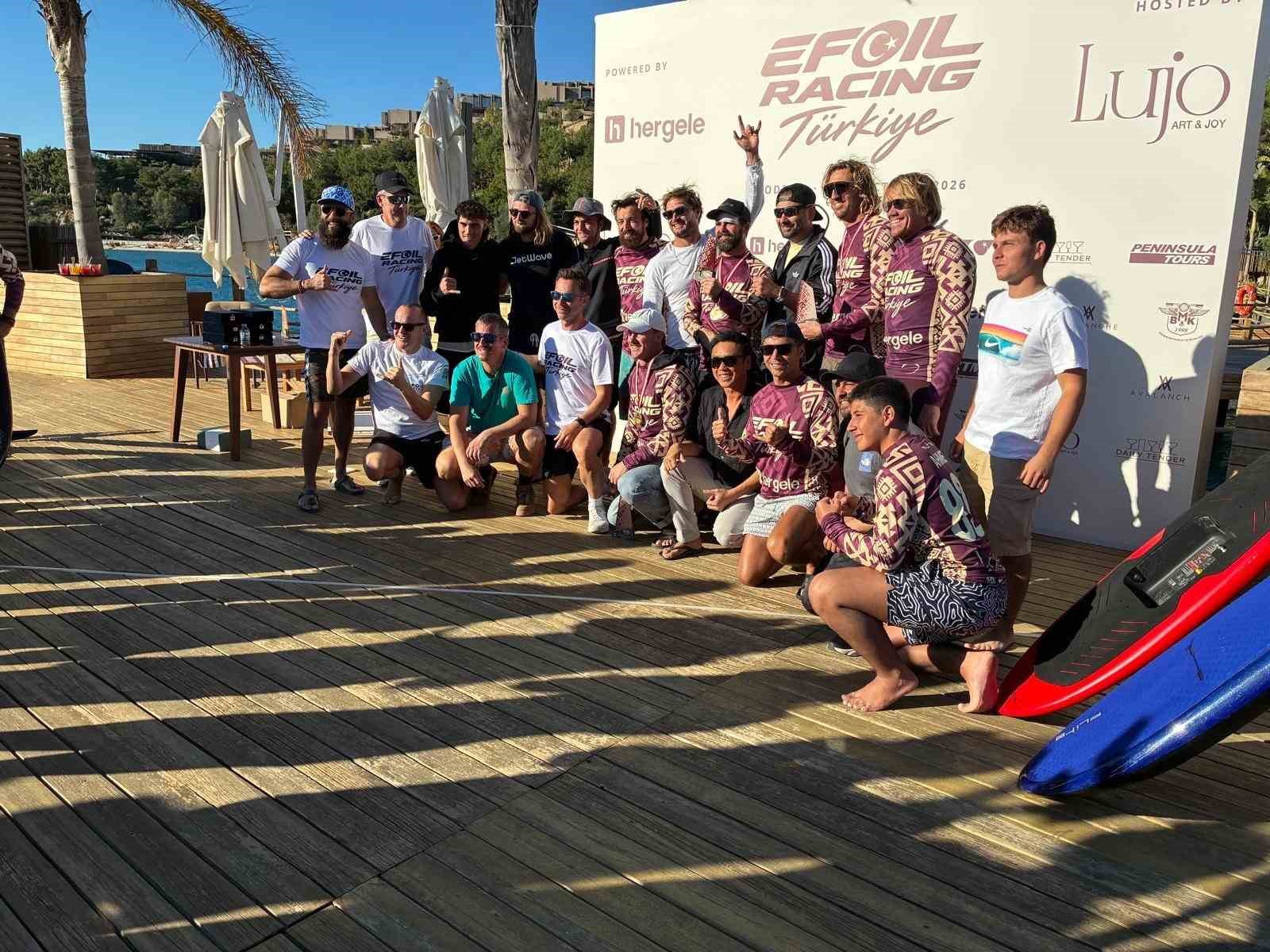 BODRUM’DA 28 SPORCU DENİZ ÜSTÜNDE UÇAKLA YARIŞTI