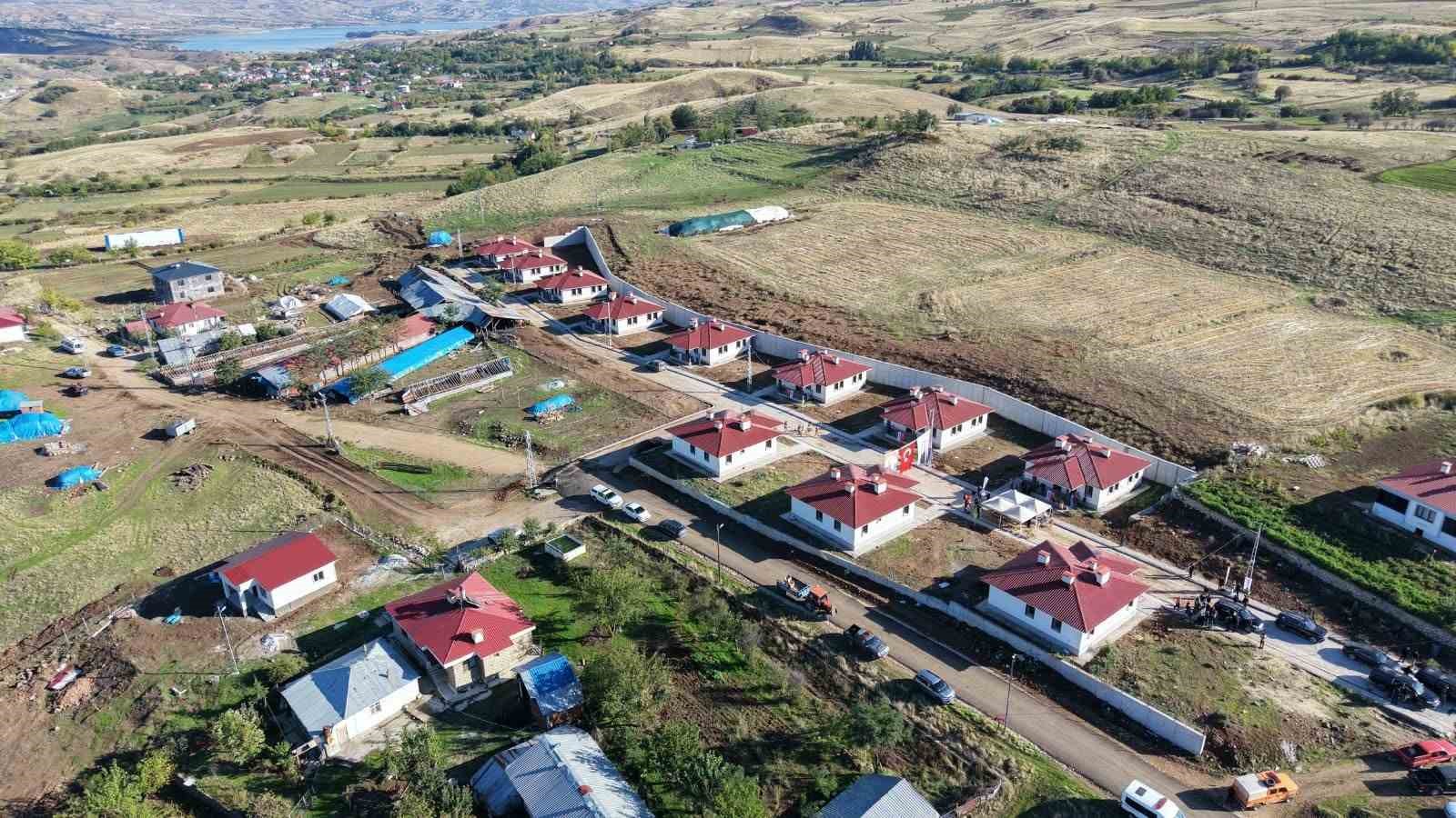 TUNCELİ’DE 11 KIRSAL KONUTUN ANAHTARI TESLİM EDİLDİ
