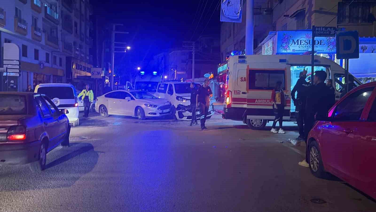 OSMANİYE’DE OTOMOBİLLER ÇARPIŞTI: 2 YARALI