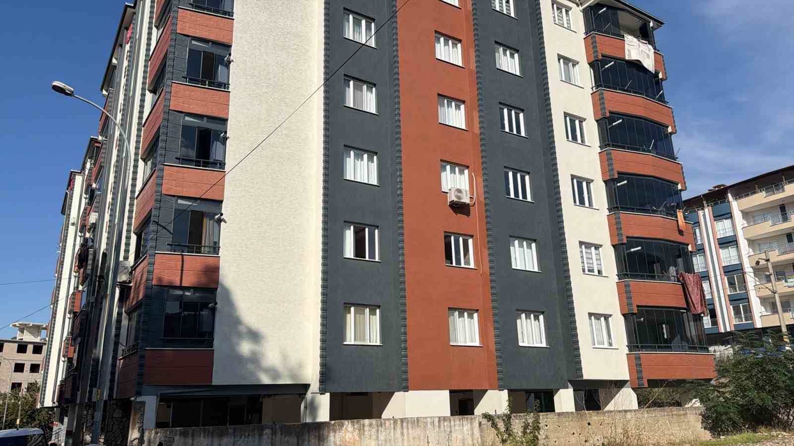 OSMANİYE’DE EŞİNİ VURDUKTAN SONRA AMBULANSI ARAYIP HAYATINA SON VERDİ
