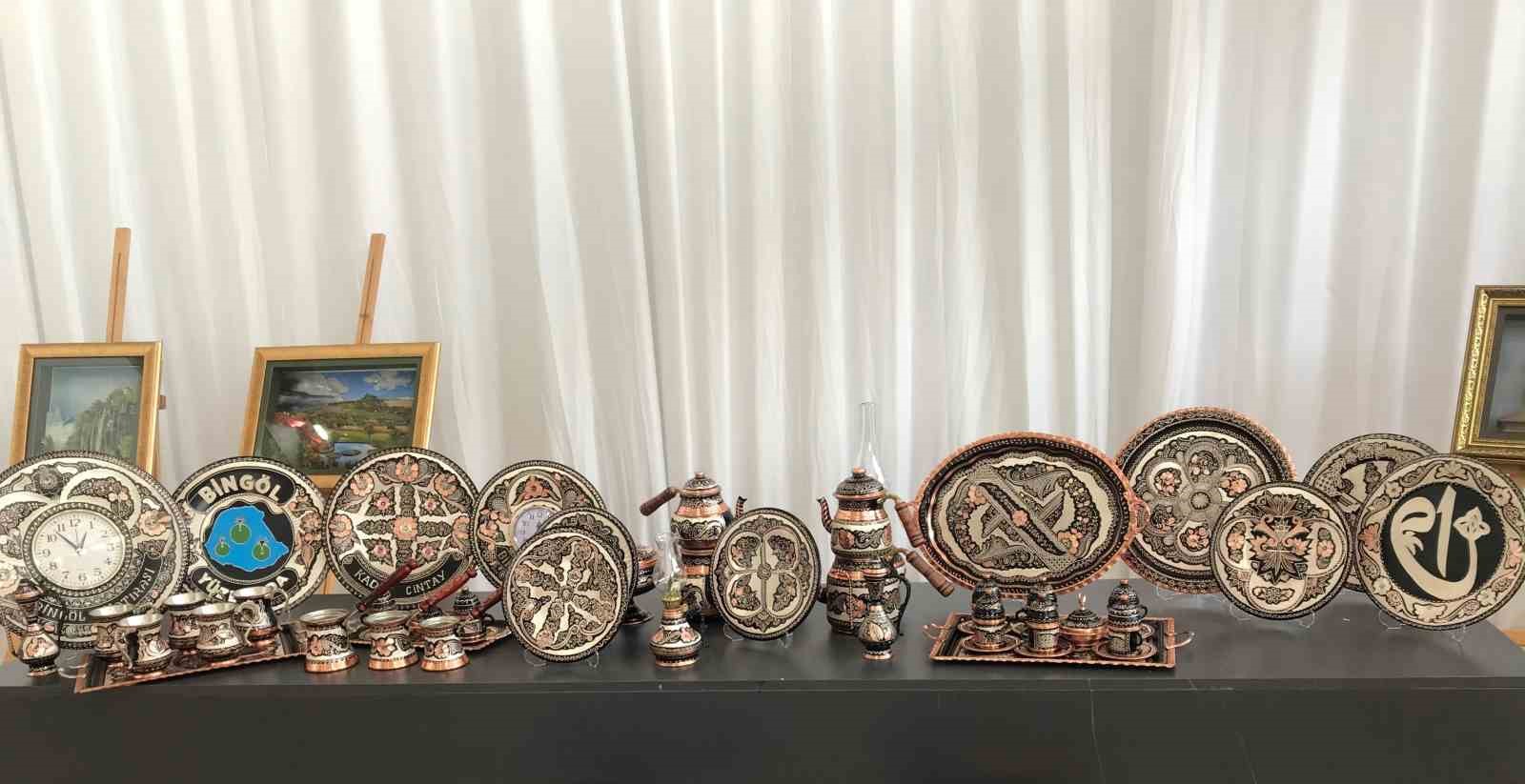 BİNGÖLLÜ KADINLARIN EL EMEĞİ MISIR’DA SERGİLENDİ