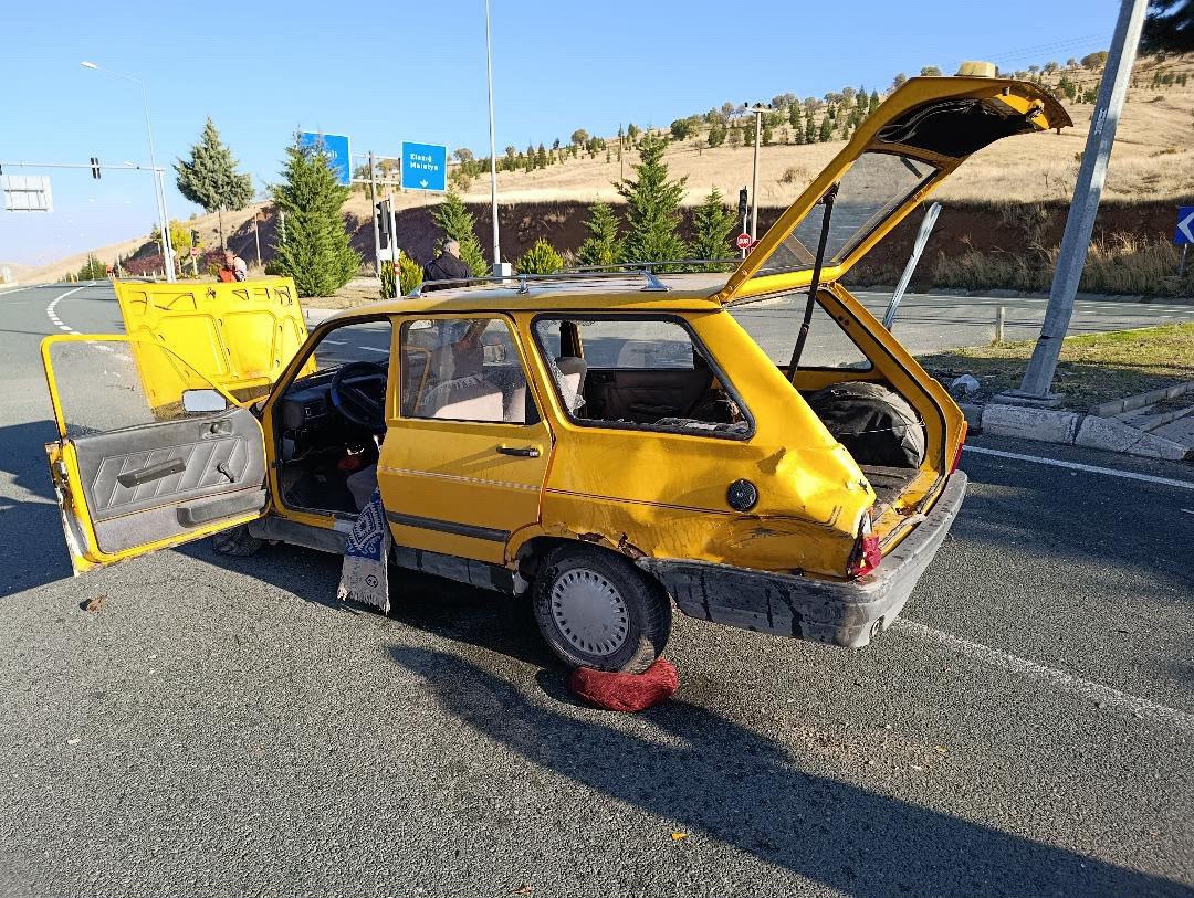 ELAZIĞ’DA TRAFİK KAZASI: 1 ÖLÜ, 2 YARALI