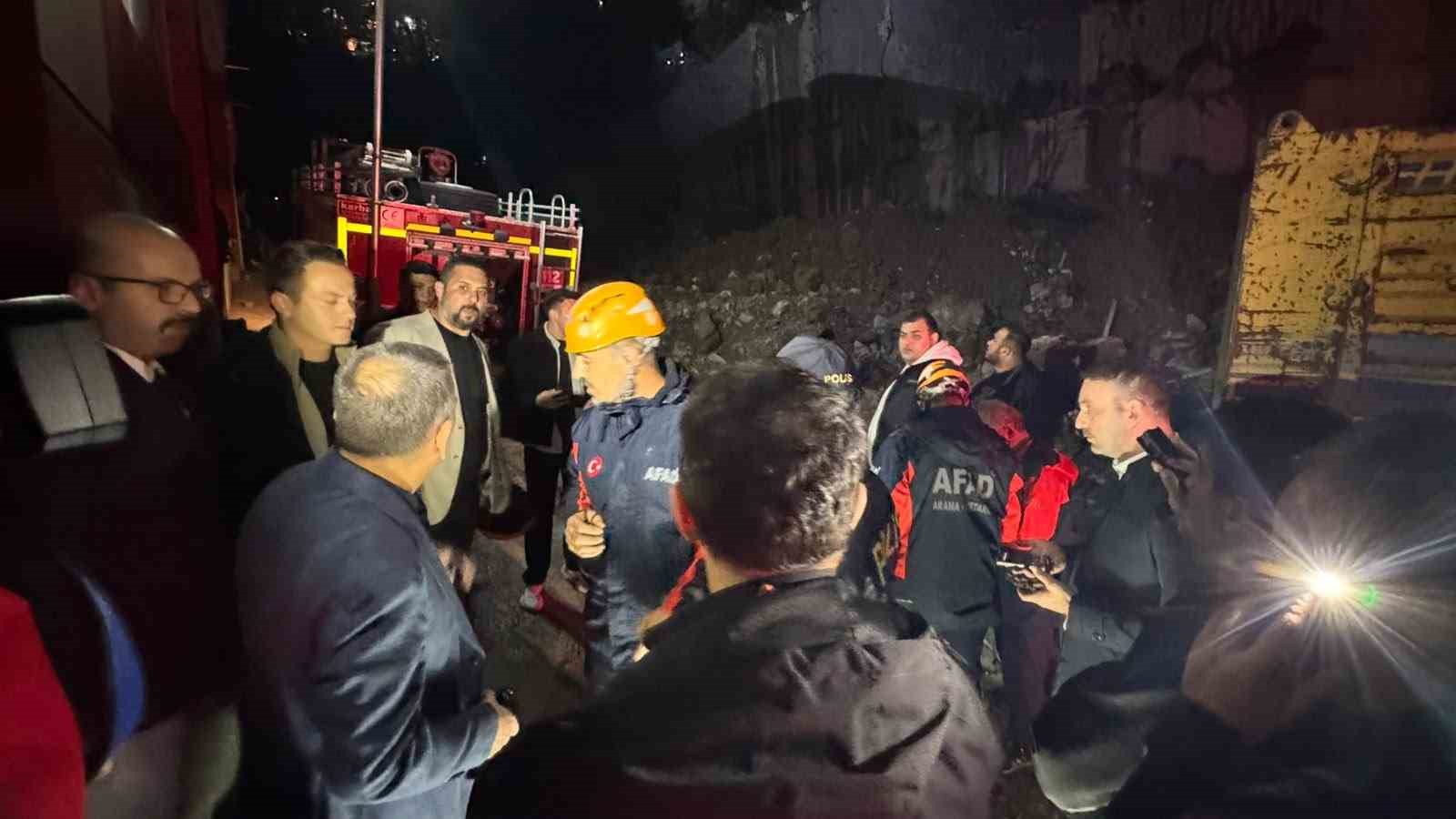 ZONGULDAK’TA ÇÖKEN BİNADA YAŞLI KADININ CANSIZ BEDENİNE ULAŞILDI
