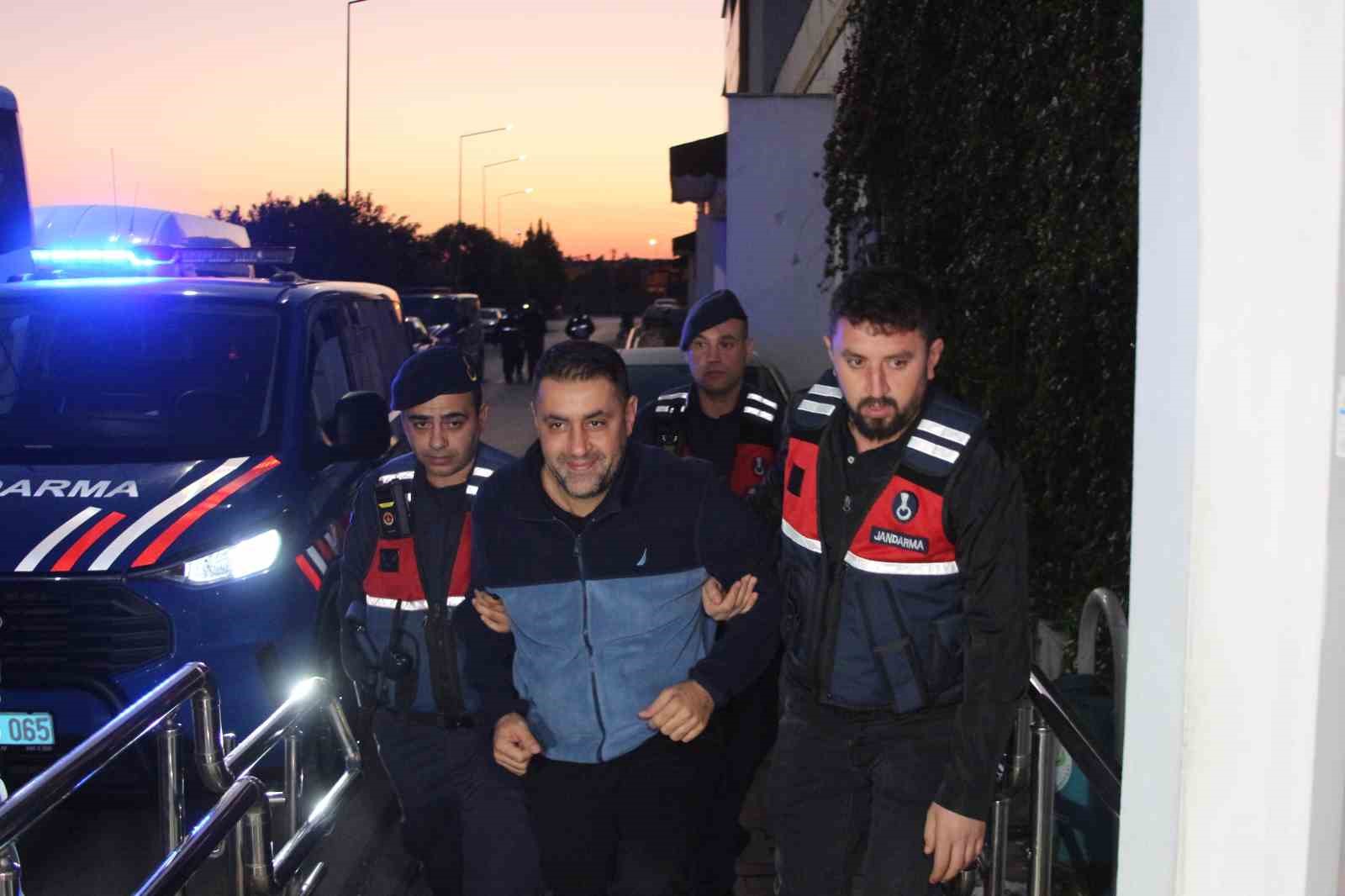 ÇUKUROVA BELEDİYESİ OPERASYONUNDA EMRAH KOZAY, SONER ÇETİN VE DİĞER ŞÜPHELİLER ADLİYEYE SEVK EDİLDİ