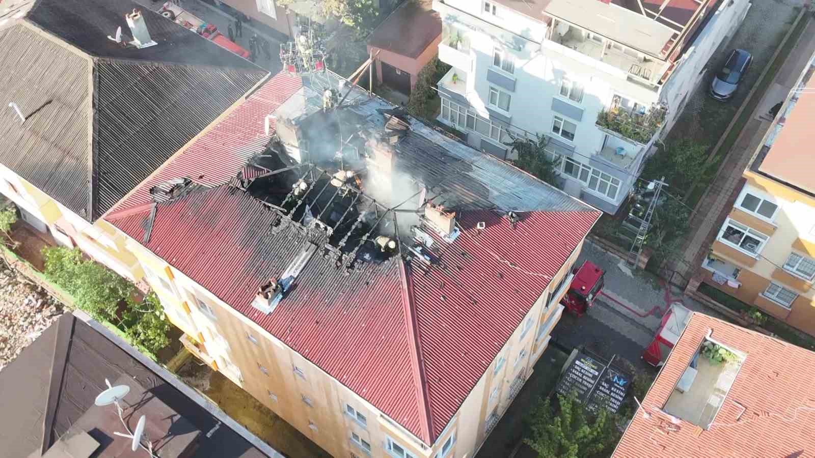 TUZLA’DAKİ FABRİKA YANGINI HAVADAN GÖRÜNTÜLENDİ