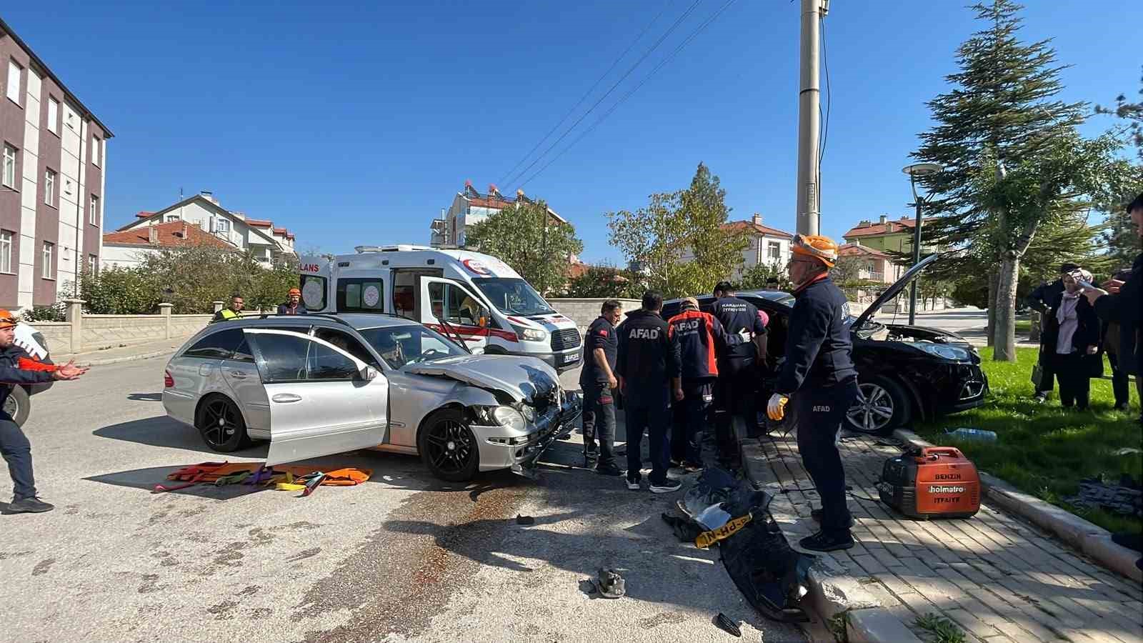 KARAMAN’DA OTOMOBİL İLE CİP ÇARPIŞTI: 3 YARALI