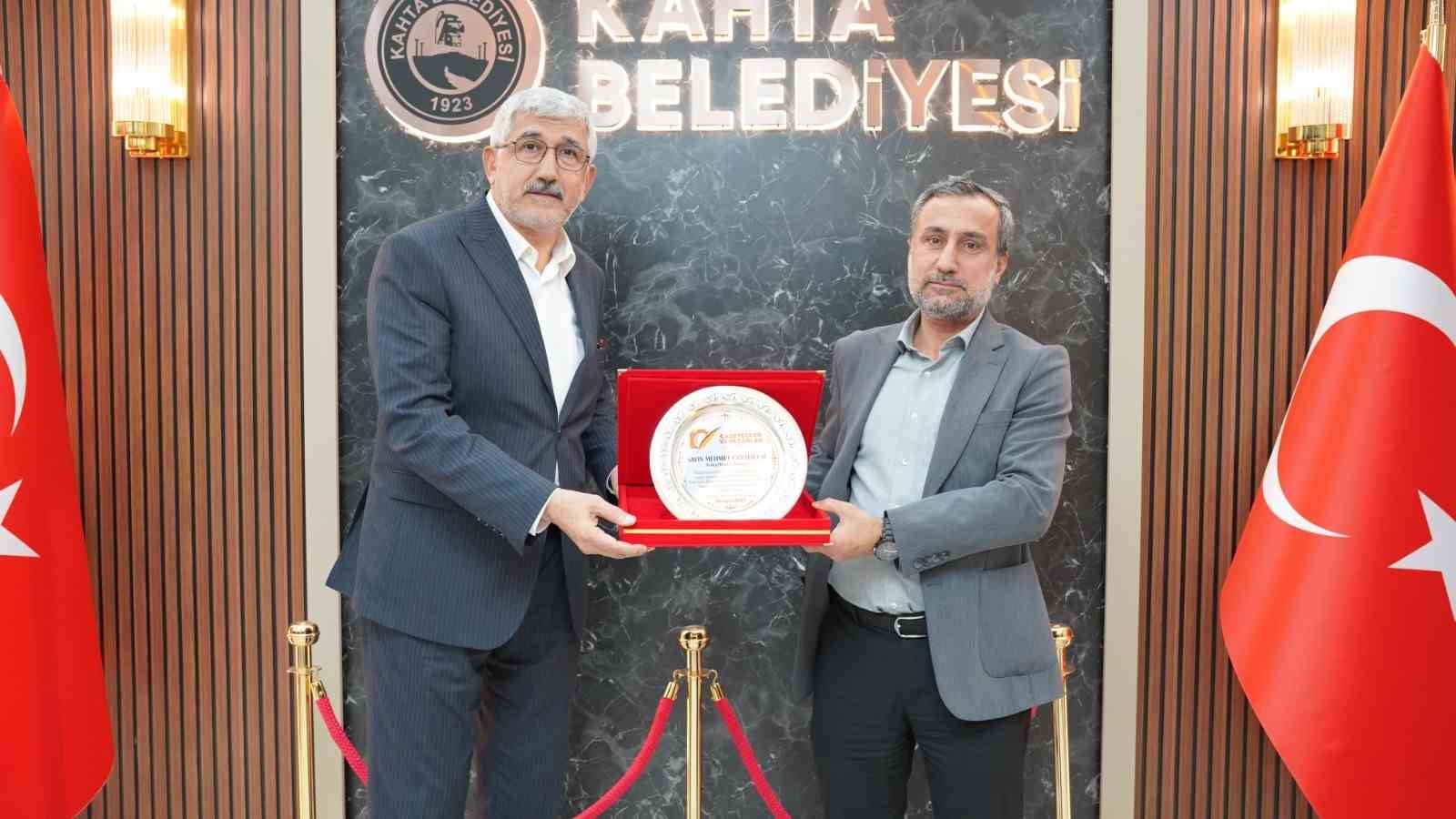 KİTAP FUARI VE KERGE FESTİVALİ İÇİN BAŞKAN HALLAÇ’A PLAKET