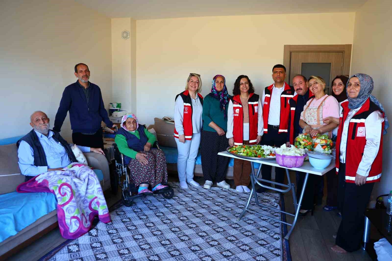 ELAZIĞ’DA 84 YAŞINDAKİ ÖZBAY ÇİFTİNE "İYİLİK VAR" PROJESİ KAPSAMINDA KIŞLIK DESTEK