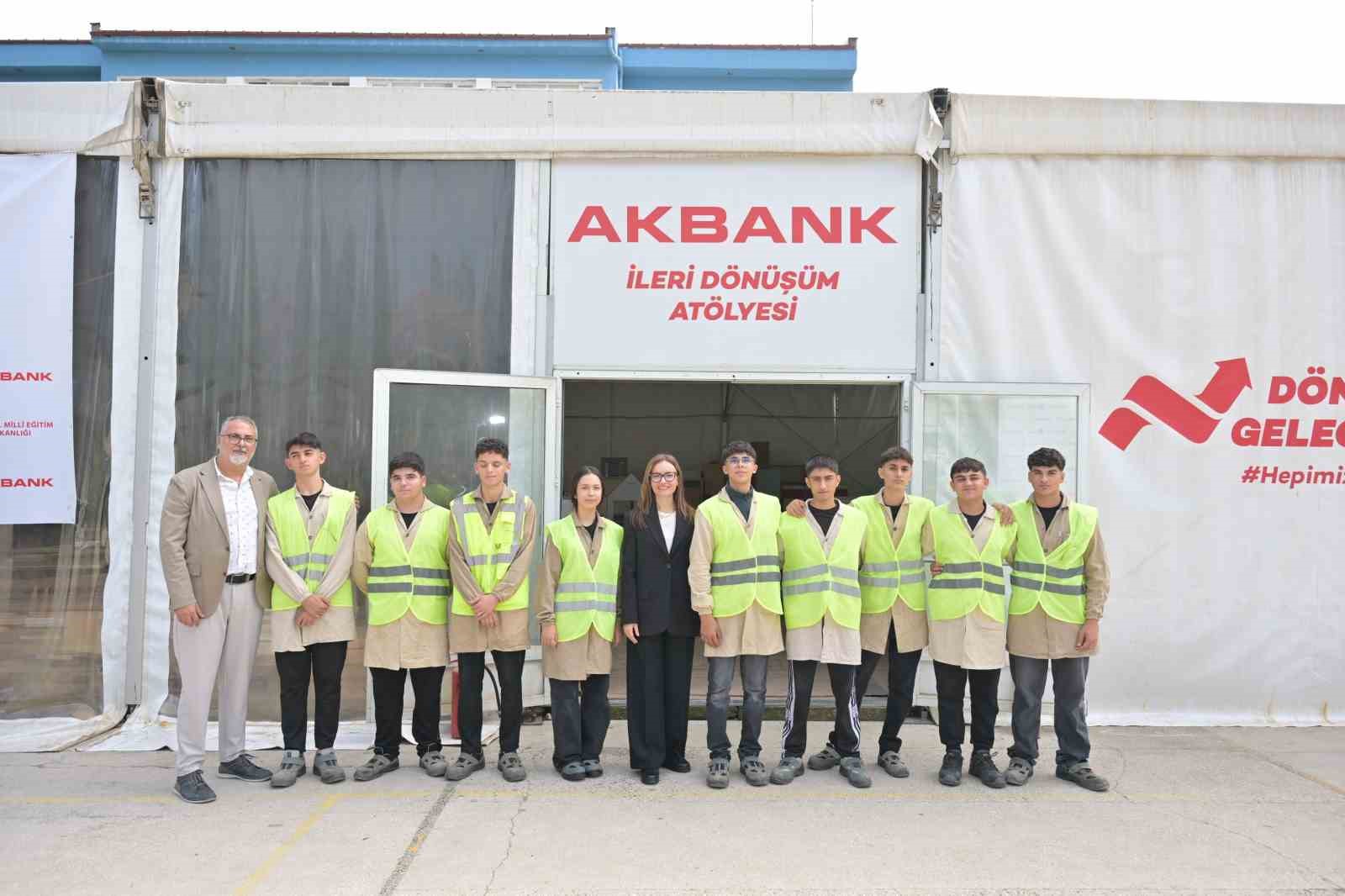 MİLLİ EĞİTİM BAKANLIĞI VE AKBANK İLERİ DÖNÜŞÜMÜ MESLEKİ EĞİTİME TAŞIYOR