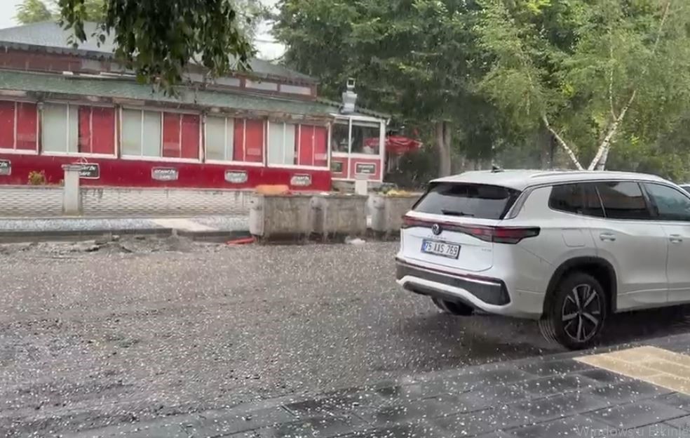ARDAHAN’DA SAĞANAK VE DOLU HAYATI OLUMSUZ ETKİLEDİ